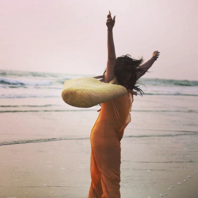 Pooja Bedi looked even more beautiful on the beach