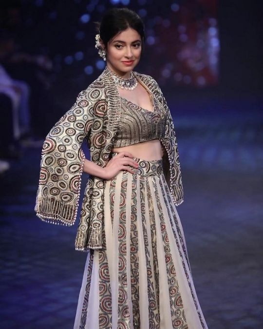 Divya Khosla showed her beauty in multicolor lehenga