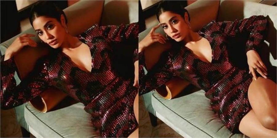 Janhvi Kapoor makes fans go crazy by lying down on couch