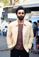 So because of this, Ranbir Kapoor mostly stays away from social media