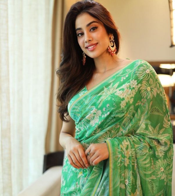 Janhvi Kapoor stunned in green sari, picture went viral on social media