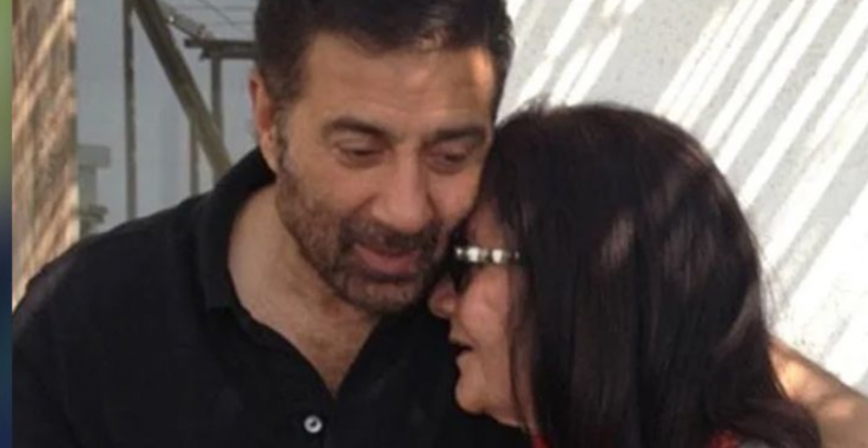 Sunny Deol shares cute picture with mother Prakash Kaur
