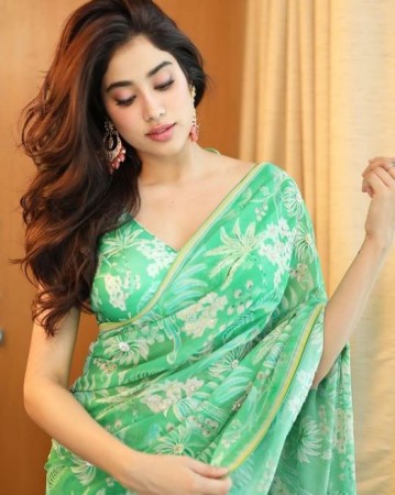 Jhanvi Kapoor seen doom in a green sari, the price will blow your senses