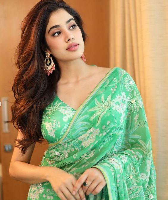 Jhanvi Kapoor seen doom in a green sari, the price will blow your senses