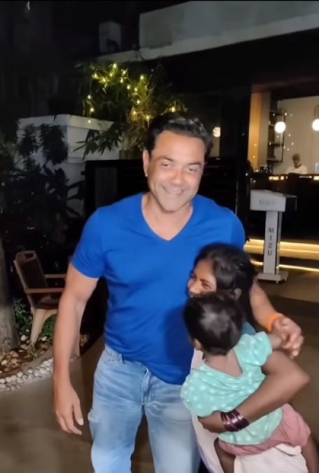 Bobby and this artist clicked pictures hugging poor children, Discussion on social media