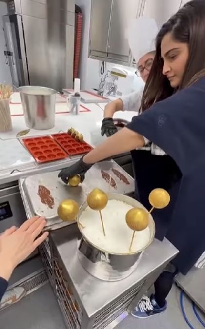 प्रेग्नेंट सोनम कपूर को चढ़ा फ़ूड फरेविंग का चस्का, लंदन में बनाना सिख रही है ये डिश