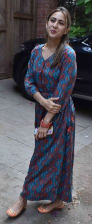 सारा अली खान ने पहनी इतनी सस्ती ड्रेस, जानकर लगेगा गहरा झटका