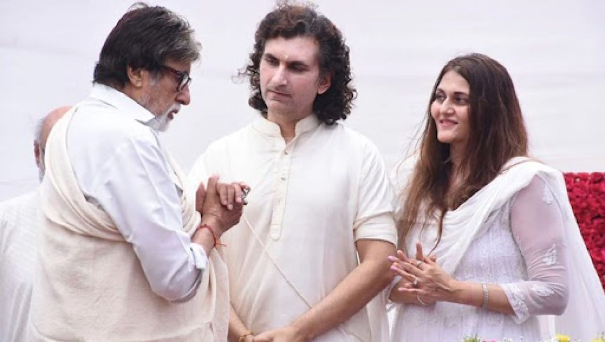 Amitabh arrived with his wife to bid farewell to Pandit Shiv Kumar Sharma