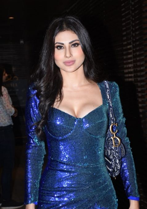 Mouni's glamorous style was seen on the streets of Mumbai late at night, photos went viral