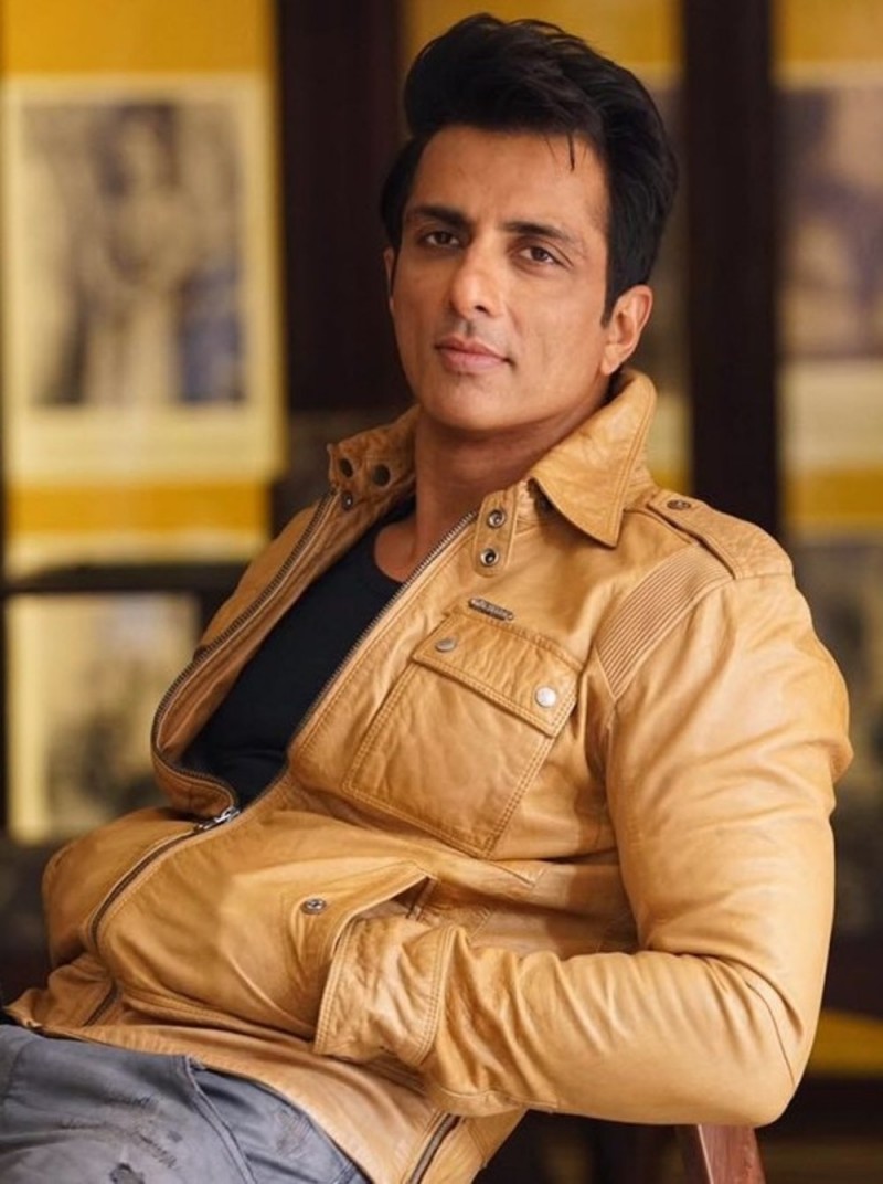 Sonu Sood takes help from this country after China, orders several oxygen plants