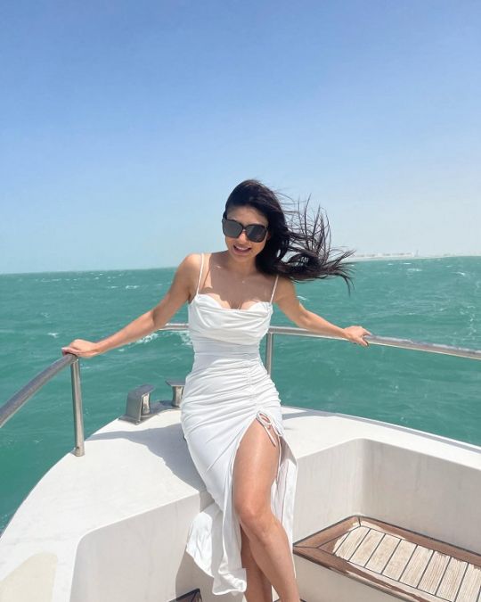 Mouni Roy in white dress surprises fans by posing in middle of the sea