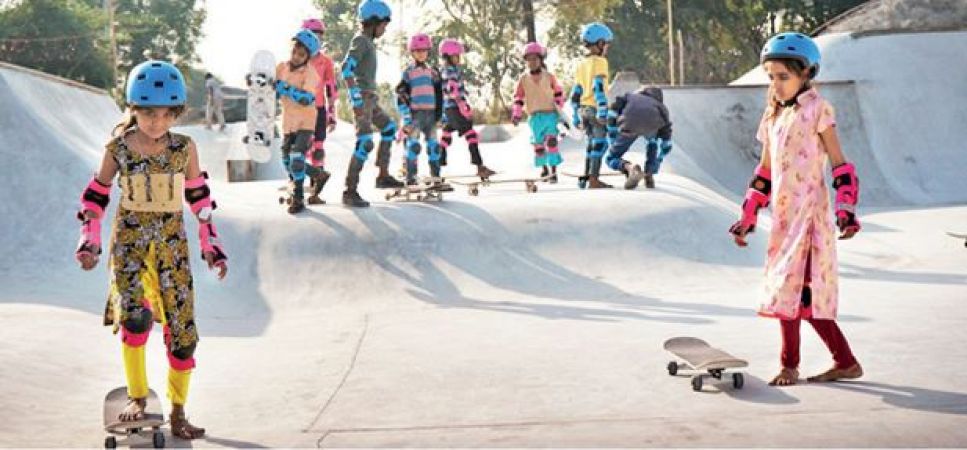 स्केटिंग पर फिल्म बनाने भारत आई 'साम्बा' की बेटियां, ये होगा नाम