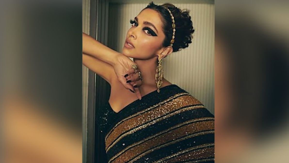 Fans went crazy seeing Deepika's desi look at the beginning of Cannes Film Festival.