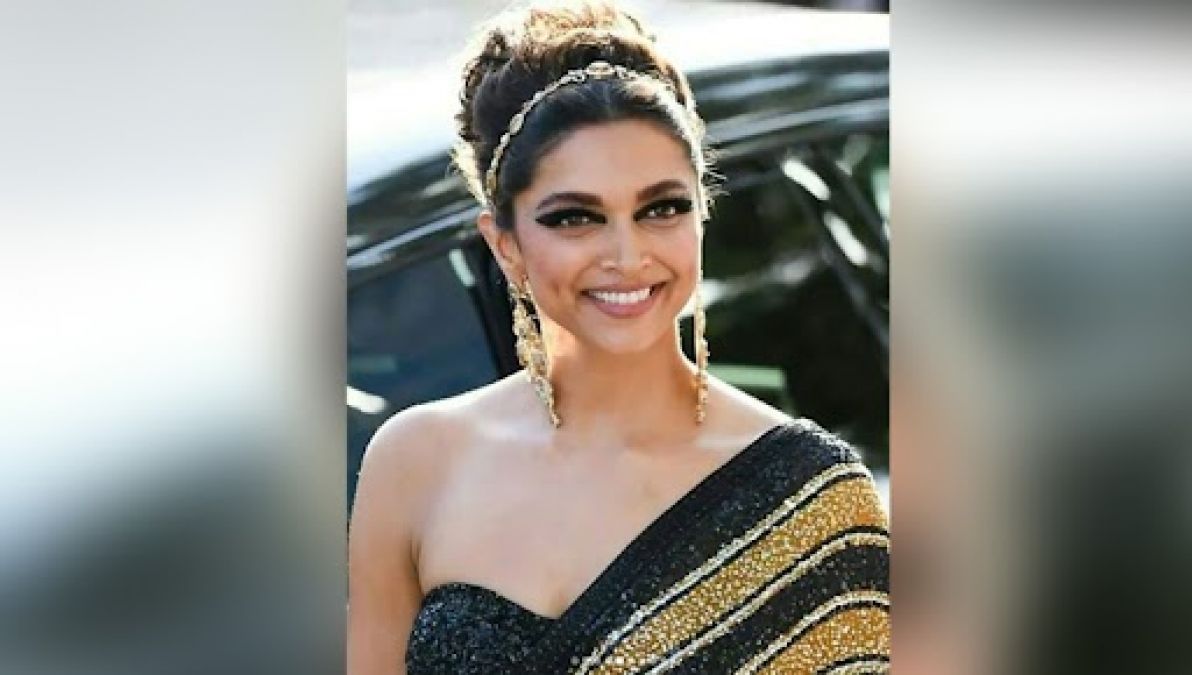 Fans went crazy seeing Deepika's desi look at the beginning of Cannes Film Festival.