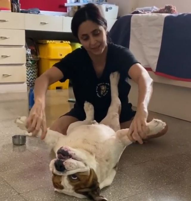 Ram Kapoor's wife Gautami gives massage to her dog