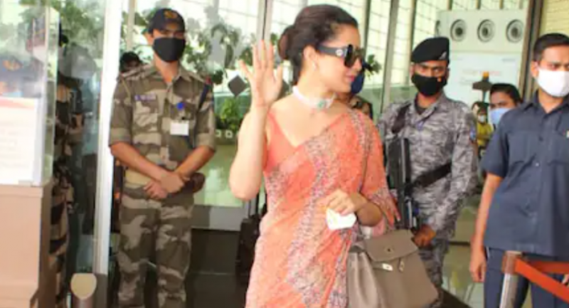 कोरोना नेगेटिव होने के बाद पहली बार मुंबई एयरपोर्ट पर दिखी कंगना