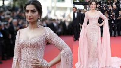 Cannes 2017 : रेड कार्पेट पर दिखा सोनम का अति सुंदर रूप...