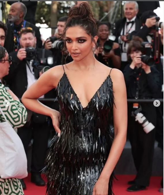 Cannes 2022: Deepika arrives in a black shimmery gown to flaunt her beauty