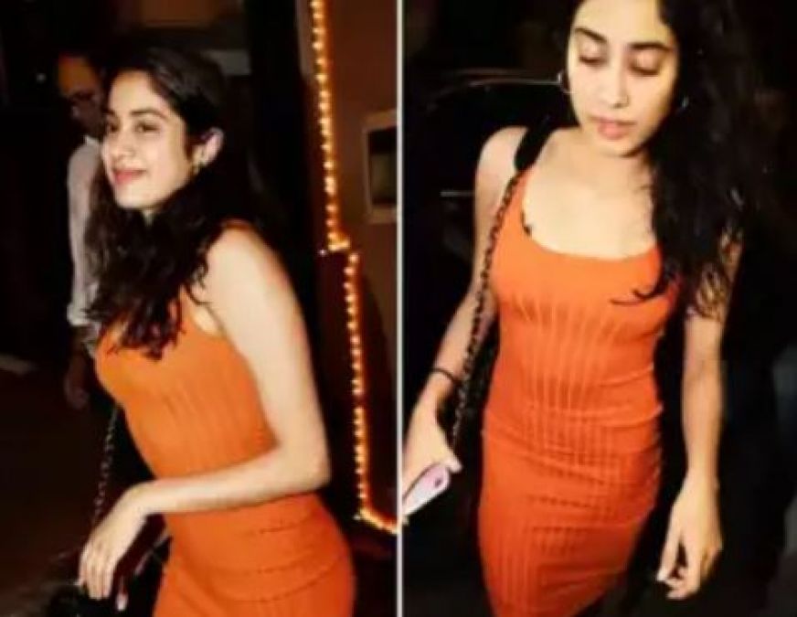 Janhvi Kapoor arrives at her uncle's house wearing tight dress