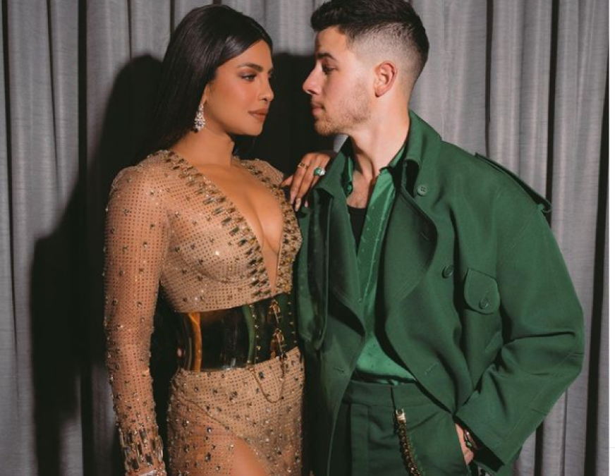 Billboard Music Awards 2021: Priyanka Chopra hugged Nick Jonas, photos going viral