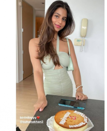 Suhana celebrates her birthday with great fanfare, video goes viral
