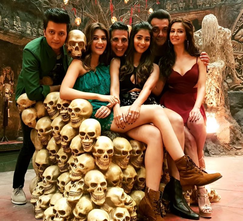 जब Housefull 4 के सेट पर पहुंचे शिखर धवन, विद्या और सलमान..