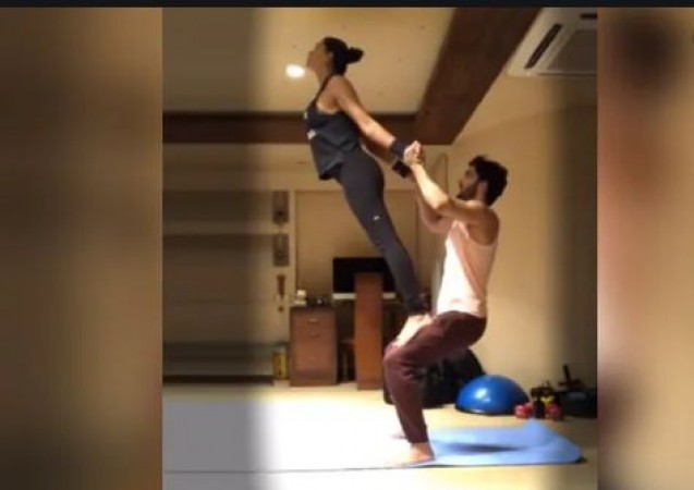 Sushmita Sen shares difficult yoga poses with boyfriend