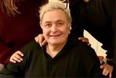 Rishi Kapoor's last video, actor blesses health worker after he sings 'Deewana' song for him