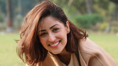 Yami Gautam appeals to fans with folded hands