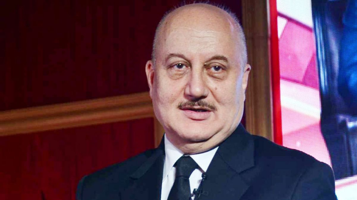 Anupam Kher expresses his pain, such acts were done at Srinagar airport