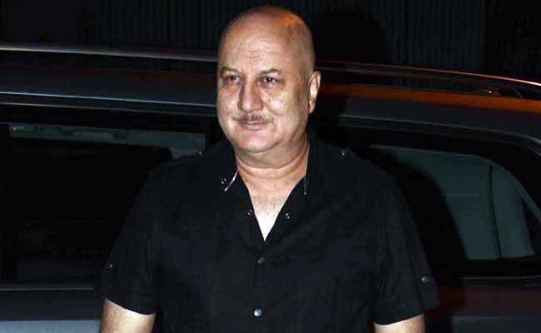 Anupam Kher expresses his pain, such acts were done at Srinagar airport