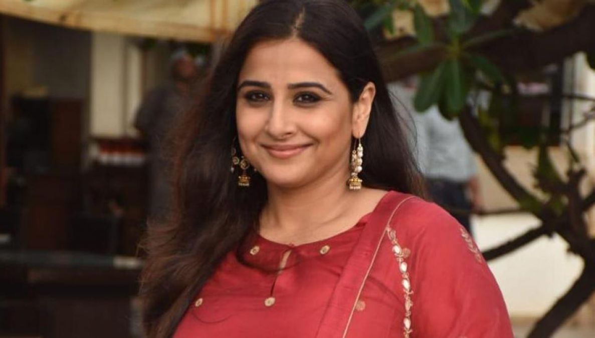 Vidya Balan shares hot photos, fans go crazy