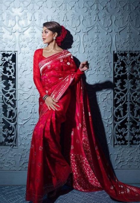 Jacqueline Fernandez tremendous look in red saree
