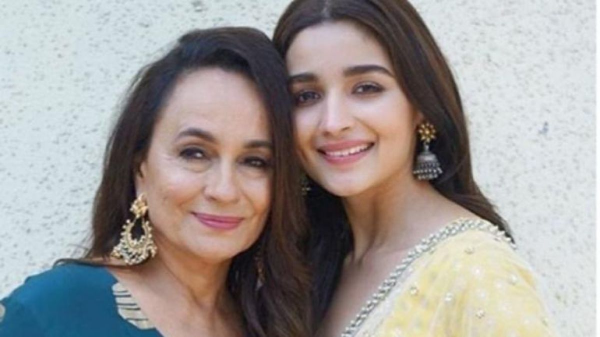 Alia Bhatt shares hot photo, here's how mother Soni Razdan reacted