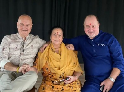 Anupam Kher shares this stunning picture with mother and brother, writes: Son perhaps man...