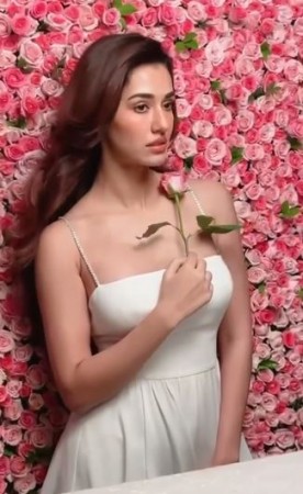 Disha Patani seen among roses, actress's look made fans go berserk
