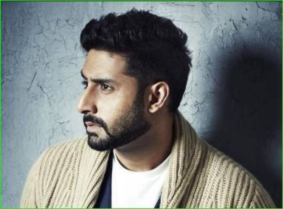 Abhishek thanked people engaged in essential services by sharing videos