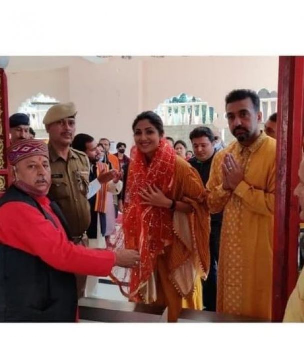 जेल से निकलने के बाद पहली बार शिल्पा शेट्टी संग दिखे राज कुंद्रा