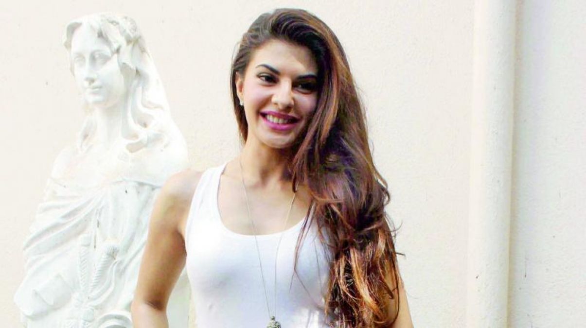 Jacqueline Fernandes wore a red lehenga, Fans go-la-la!