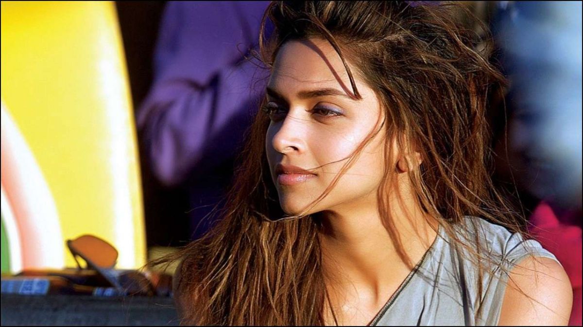 Deepika used to sleep after kissing this actor's photo
