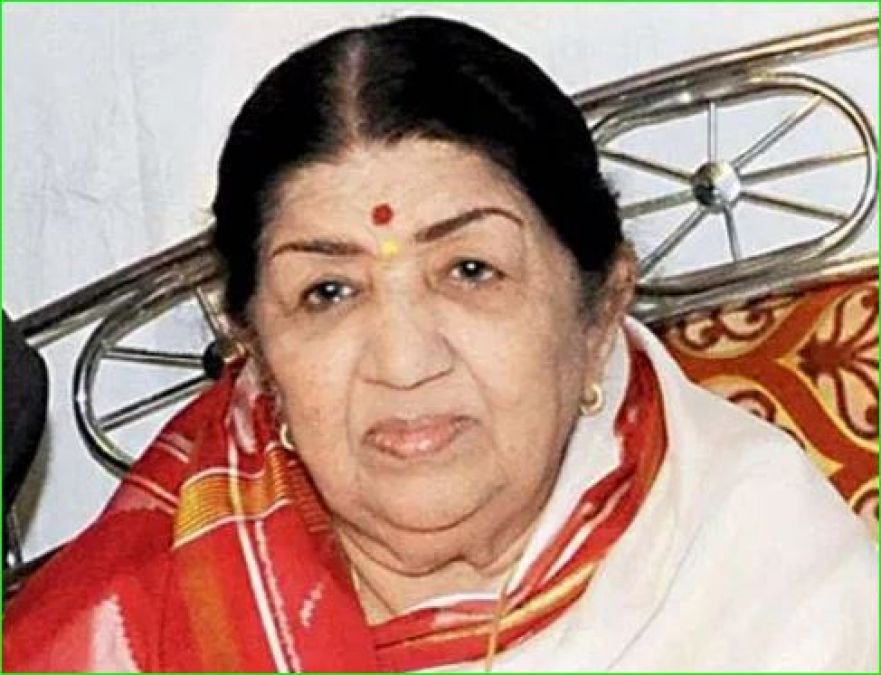 Lata Mangeshkar is on a ventilator since last night, have difficulty in breathing