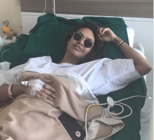 बीमारी में भी हॉस्पिटल के बेड से 'ईशा गुप्ता' ने शेयर की ये Cool फोटो