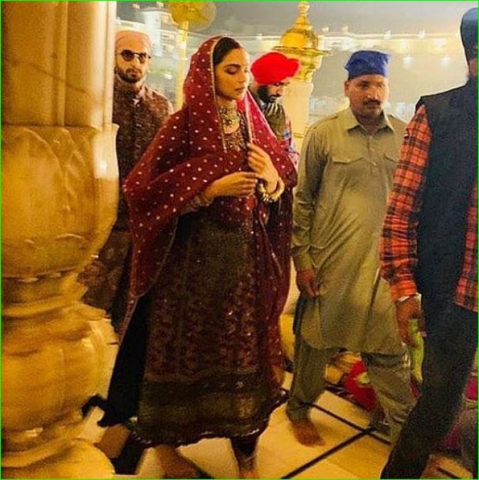 Ranveer Singh and Deepika Padukone seek blessings at Sri Harmandir Sahib