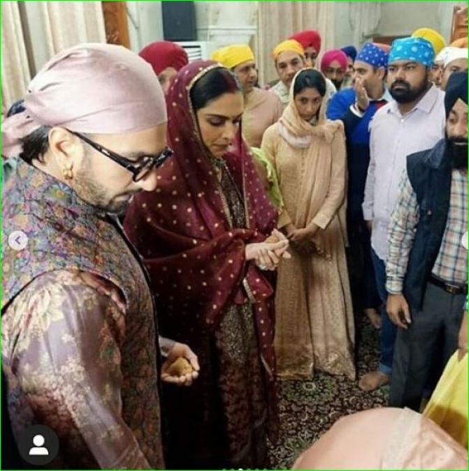 Ranveer Singh and Deepika Padukone seek blessings at Sri Harmandir Sahib