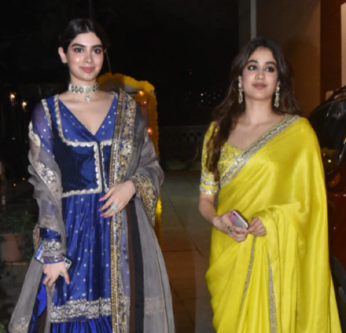 Bollywood celebs spotted in this style on Diwali, check out  pictures here