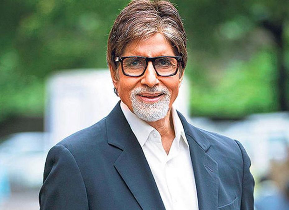 Bollywood superstar Amitabh Bachchan apologizes, gets embarrassed due to this reason