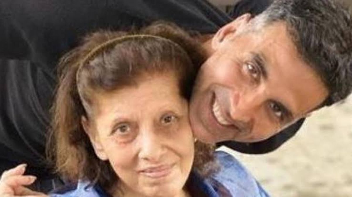 Dimple Kapadia dismisses heath rumours, Says 'I am Alive and Kicking'