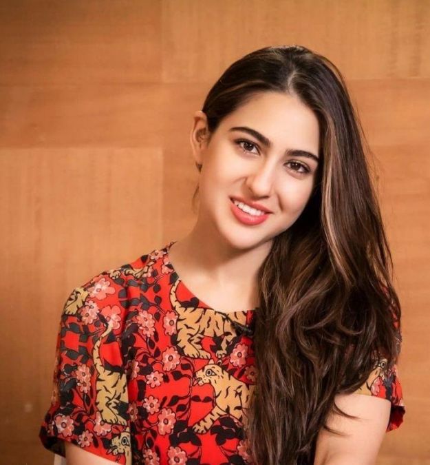 Bollywood actress Sara Ali Khan's hot look caused havoc on the internet