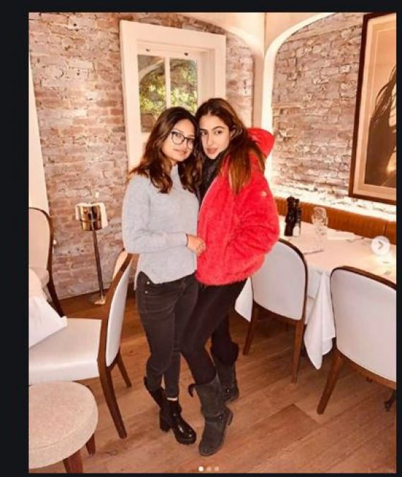 Sara Ali Khan seen pouting with friends in New York, see pictures