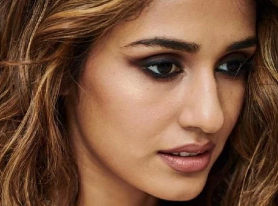 Disha Patani raises temperature with her new Instagram picture